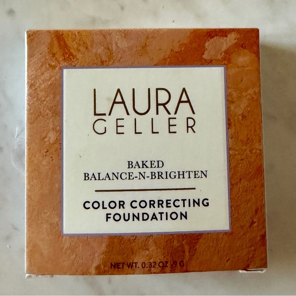 Laura Geller Baked Balance-n-Brighten Color Correcting Powder Foundation - Fair - Picture 2 of 5